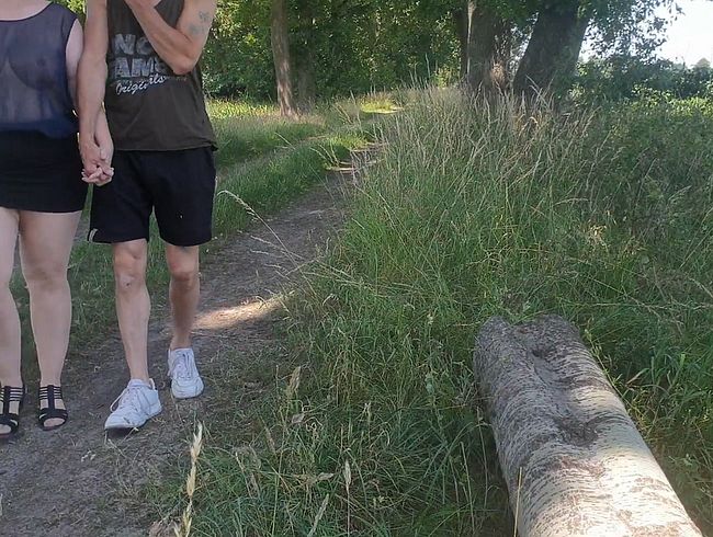 Download: UserBitch - Outdoor geblasen und die Sacksahne geschluckt