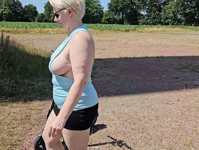 Download: UserBitch - Outdoor meinen Vibrator benutzt