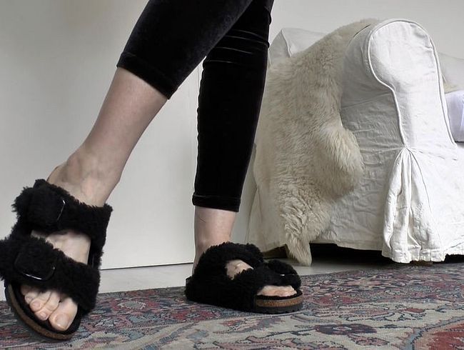 Download: ValenteVictoriaLady - Ich zeige Dir meine Pelz Sandalen, Sohlen, Joi Victoria Lady