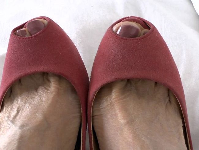 Download: ValenteVictoriaLady - Spritz geil ab vorne auf meine Heels Abspritzsau!