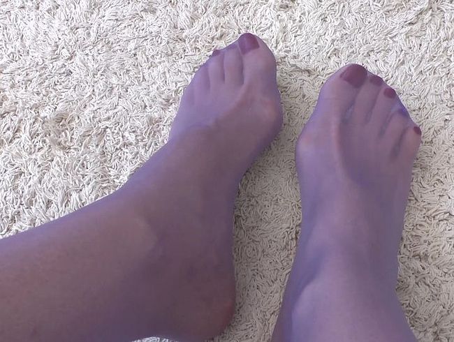 Download: ValenteVictoriaLady - Wenn meine Füße Deinen Saft haben wollen dann bekommen sie ihn auch! POV, JOI; Lady Victoria