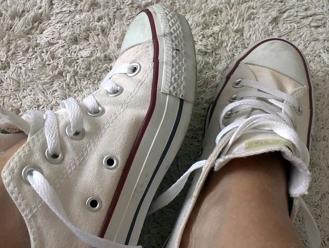 Download: ValenteVictoriaLady - Spritze kräftig ab in meinen Turnschuh Turnschuhwichser! POV, JOI