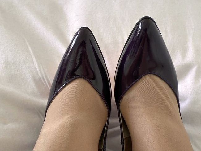 Download: ValenteVictoriaLady - Spritz ab vorne auf meine Lila Lack High Heels Pumps, JOI, POV