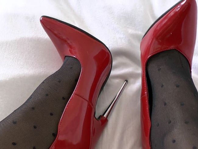 Download: ValenteVictoriaLady - Heute ist Dein geiler Abspritz Tag! Rote extrem High Heels, POV, JOI