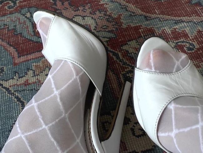 Download: ValenteVictoriaLady - Wichsaufgabe des Tages: Spritze ab auf meine Heels Füße Teil 2