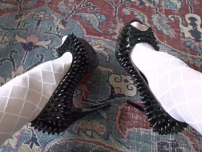 Download: ValenteVictoriaLady - Wichsaufgabe des Tages: Spritze ab auf meine Heels Füße Teil 4