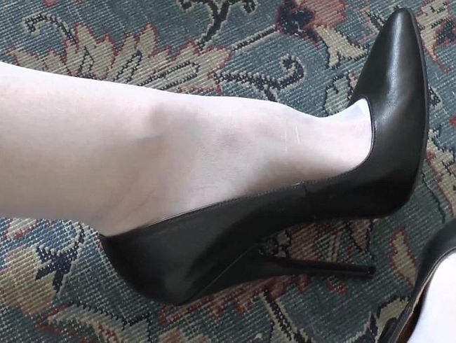 Download: ValenteVictoriaLady - Wichsaufgabe des Tages: Spritze ab auf meine Heels Füße Teil 9a