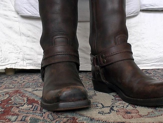 Download: ValenteVictoriaLady - Wichsaufgabe des Tages: Spritze ab auf meine Biker Stiefel Teil 13