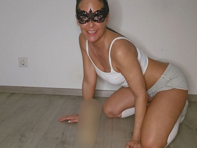 Download: Valerie_Vex - POSTBOTE bringt was GROßES ! Mein neuer BWC-Dildo – Testphase? Ja, aber richtig tief bitte!!