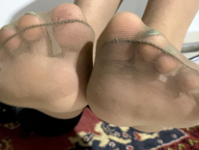 Download: VelvetLiquid - Viele Nylon-Medien nach einem langen Bürotag