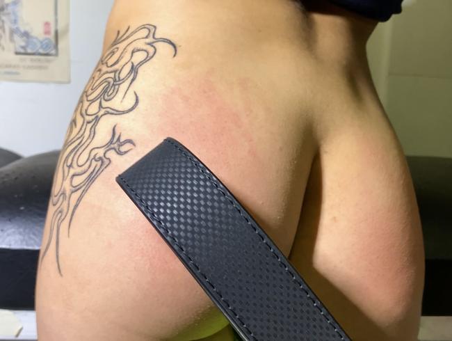 Download: VelvetLiquid - HUGE SPANKING mit Ihrem LEATHER BELT