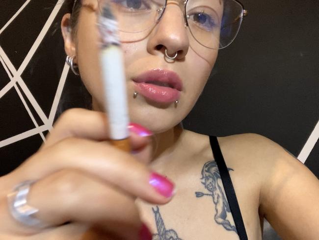 Download: VelvetLiquid - COUNTING DOWN während ich meine ZIGARETTE rauche