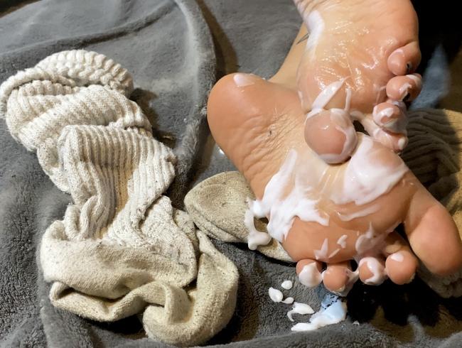 Download: VelvetLiquid - WEISSE CREME auf meinen FÜSSEN...