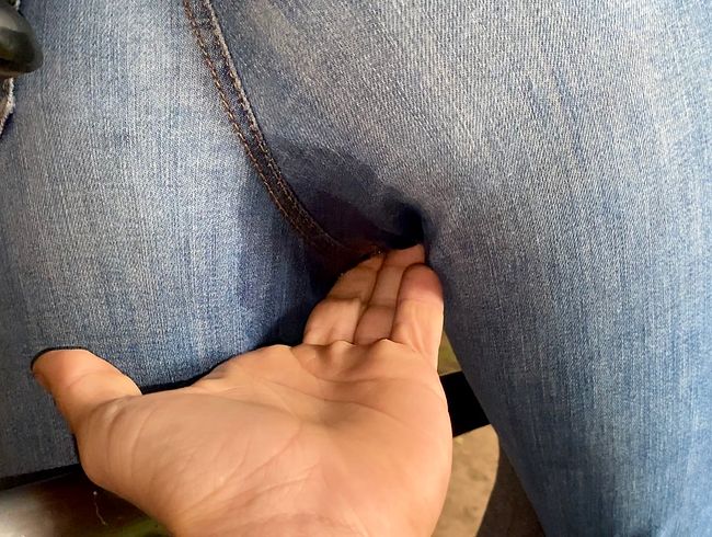 Download: VelvetLiquid - PEE auf dem BICYCLE, Teil 2