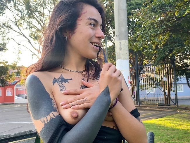 Download: VelvetLiquid - TITTEN vor IHREM HAUS