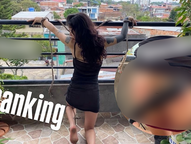 Download: VelvetLiquid - FESSEL MICH UND PEITSCHE MICH auf dem ÖFFENTLICHEN BALKON vor den Augen aller meiner Nachbarn