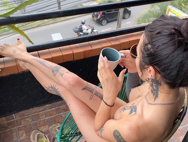 Download: VelvetLiquid - MORGENKAFFEE NACKT...