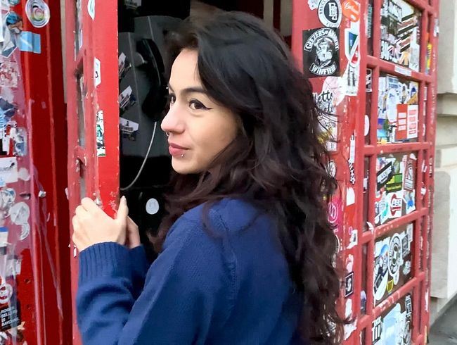 Download: VelvetLiquid - LONDON! SÜSSER WIDERSTAND in DER ÖFFENTLICHKEIT (Telefonzelle)