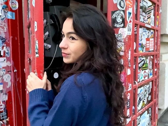 Download: VelvetLiquid - LONDON! SÜSSER WIDERSTAND in DER ÖFFENTLICHKEIT (Telefonzelle)