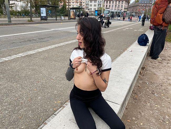 Download: VelvetLiquid - Hallo Straßburg! meine NIPPEL der Öffentlichkeit