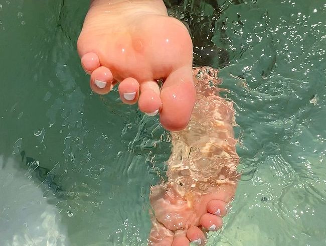 Download: VelvetLiquid - DIE verspieltesten FÜSSE der Welt :)