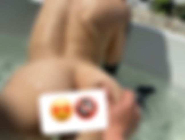 Download: VelvetLiquid - MEIN ERSTES MAL NACKT IM JACUZZI