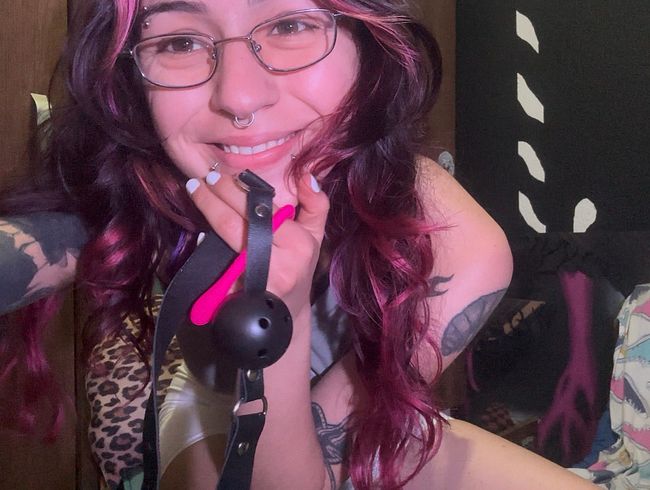 Download: VelvetLiquid - Oh mein Gott, mein erstes Mal mit dem Knebel, Orgasmus und starken Vibrationen!