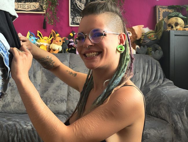 Download: ViGothFox - OMG! Wenn das meine Familie erfährt! Mein 1. BLOWJOB vor der Kamera!