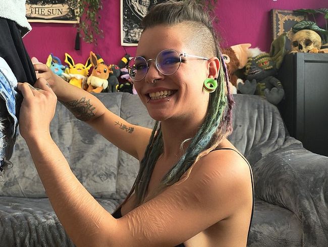 Download: ViGothFox - OMG! Wenn das meine Familie erfährt! Mein 1. BLOWJOB vor der Kamera!