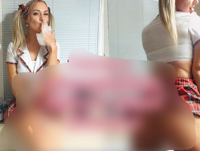 Download: Vicky-Fox - Perverses Internatmädchen Minirock und Kugeln Klick Klack