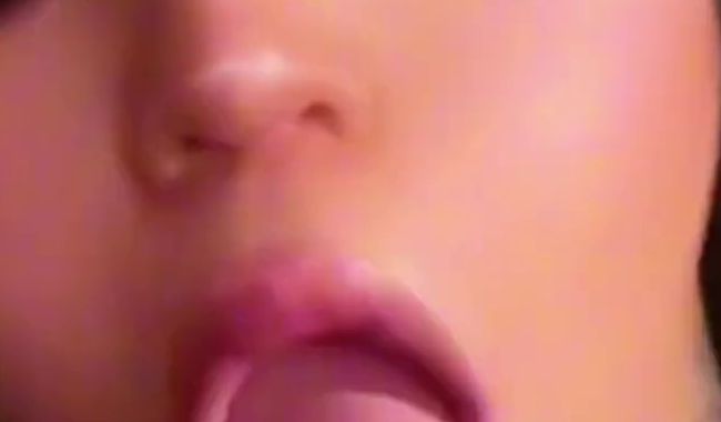 Download: Victoria092002 - Mein Stiefvater entdeckt mein Geheimnis und ich muss tun, was er verlangt, um sein Schweigen zu bewahren.