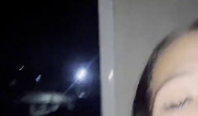 Download: Victoria092002 - Meine Nachbarin besucht mich nachts, wenn ihr alter Mann das Haus verlässt.