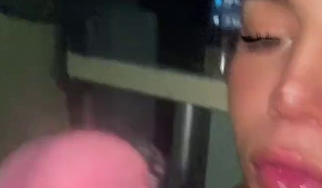 Download: Victoria092002 - Ich genieße den Schwanz meines Chefs in seinem Büro, während er arbeitet