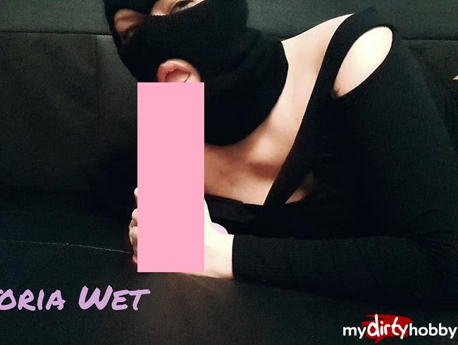 Download: VictoriaWet_Poland - Mädchen in einer Sturmhaube macht Blowjob