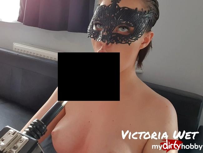 Download: VictoriaWet_Poland - Sexmaschine fickt mich in den Mund