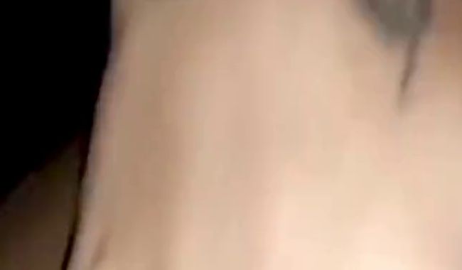 Download: VictoriaXecret - Eine wunderschöne lateinamerikanische Transfrau präsentiert ihren knackigen Po.