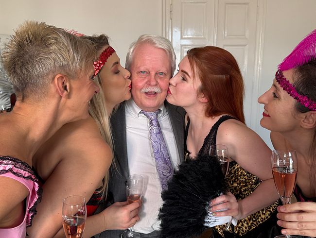 Download: VikiAdventures - Die Burlesque-Party war der absolute Wahnsinn!