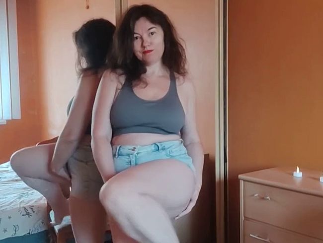 Download: Vio1 - Pussy wird im Doggy-Style mit einem 25 cm langen Dildo gefickt, viel Lotion auf dem großen Arsch und den Titten.