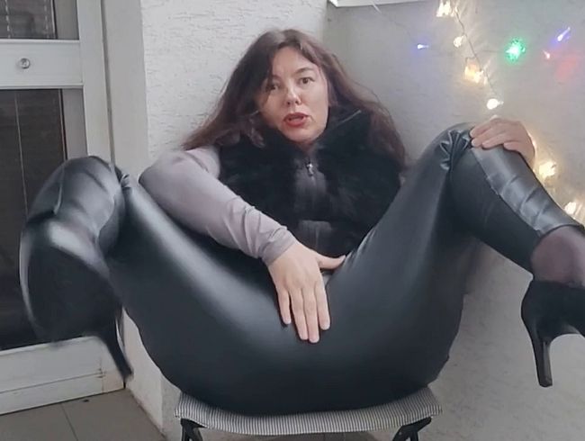 Download: Vio1 - Bewertet mein Herbstoutfit: Sexy Lederleggings, High Heels und ein Pelzmantel. Ergebnis: ein heißer Orgasmus.