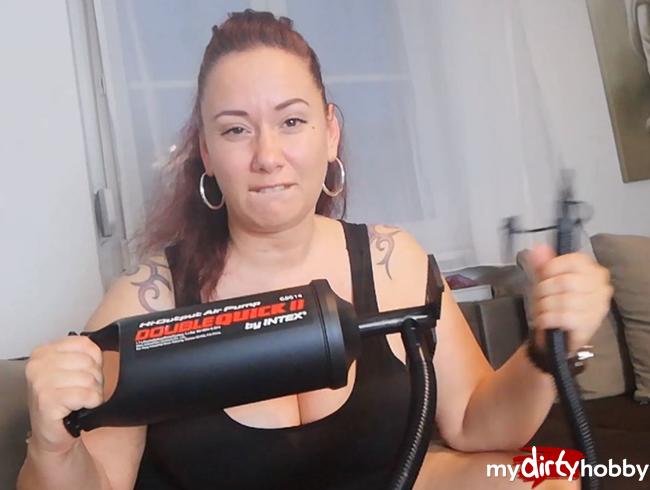 Download: Vivien-Molinas - Ich hab ein KLATSCH… NASSES GUMMIBOOT! :) In dieses Gummiboot Squirt ich hinein...