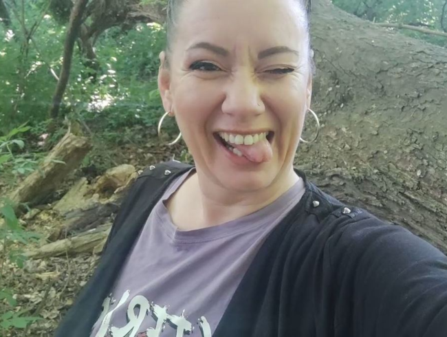 Download: Vivien-Molinas - PUBLIC NEBEN DEM WALPARKPLATZ!!! Erste Outdoorspiele, ich hoffe es erwischt mich keiner