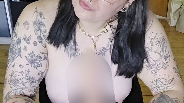 Download: Wallentinafreak - Spritz Dildo verwöhnen :P