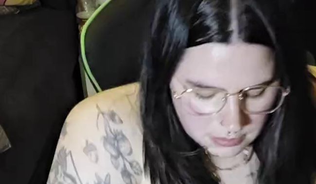 Download: Wallentinafreak - In body und Strapsen geht der Dildo spaß los