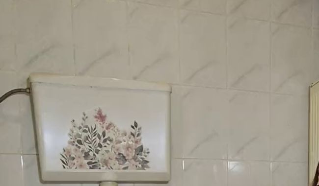 Download: Wallentinafreak - Nackt auf dem Badezimmer boden und alles ist nass