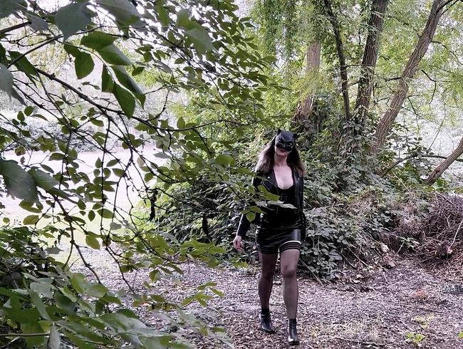 Download: Wet-Wonder - User Piss Treffen #25. User im Gebüsch Angepisst!