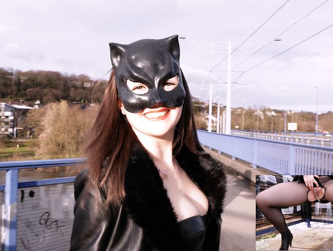 Download: Wet-Wonder - Public Piss Parade #22. Golden Rain auf der Brücke