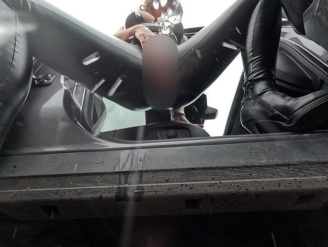 Download: Wet-Wonder - Geile Piss-Action unterwegs!!!