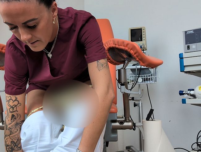 Download: Wet_lana - Droht jetzt die Kündigung! Auf der Arbeit mit dem Dildo besorgt