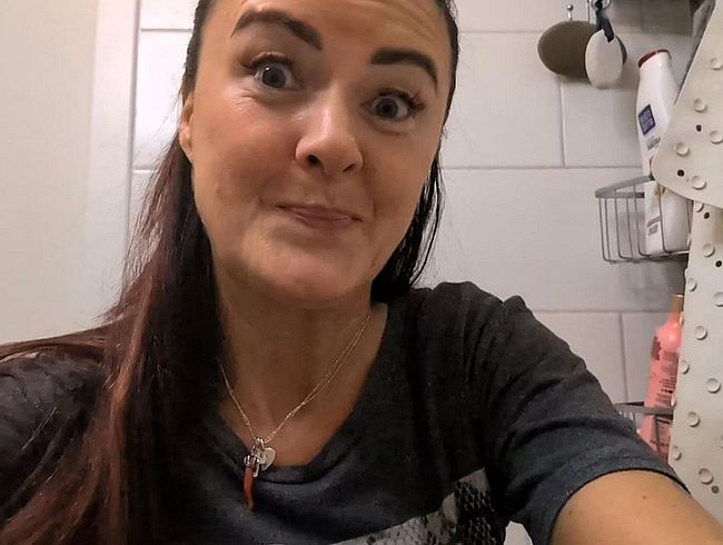 Download: Wet_lana - Bin ich so pervers? Warum macht mich das so geil?