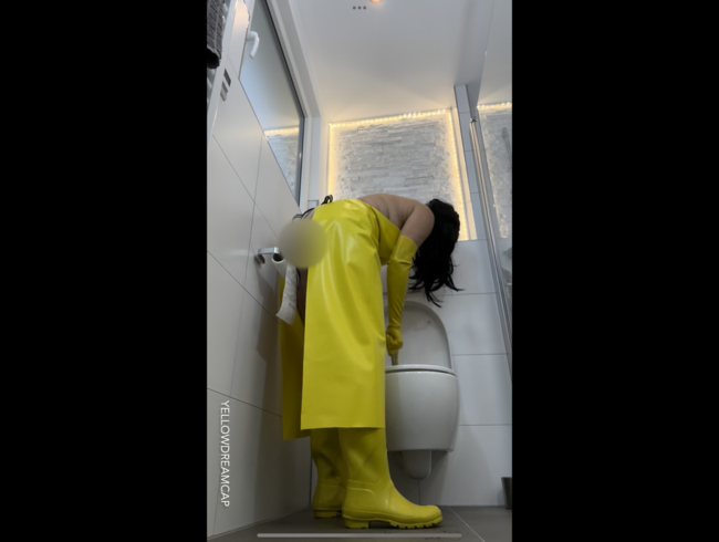 Download: Yellowdreamcap - So geil in gelber Gummischürze und gelben Gummistiefeln und ganz wichtig, meine Latex Handschuhe
